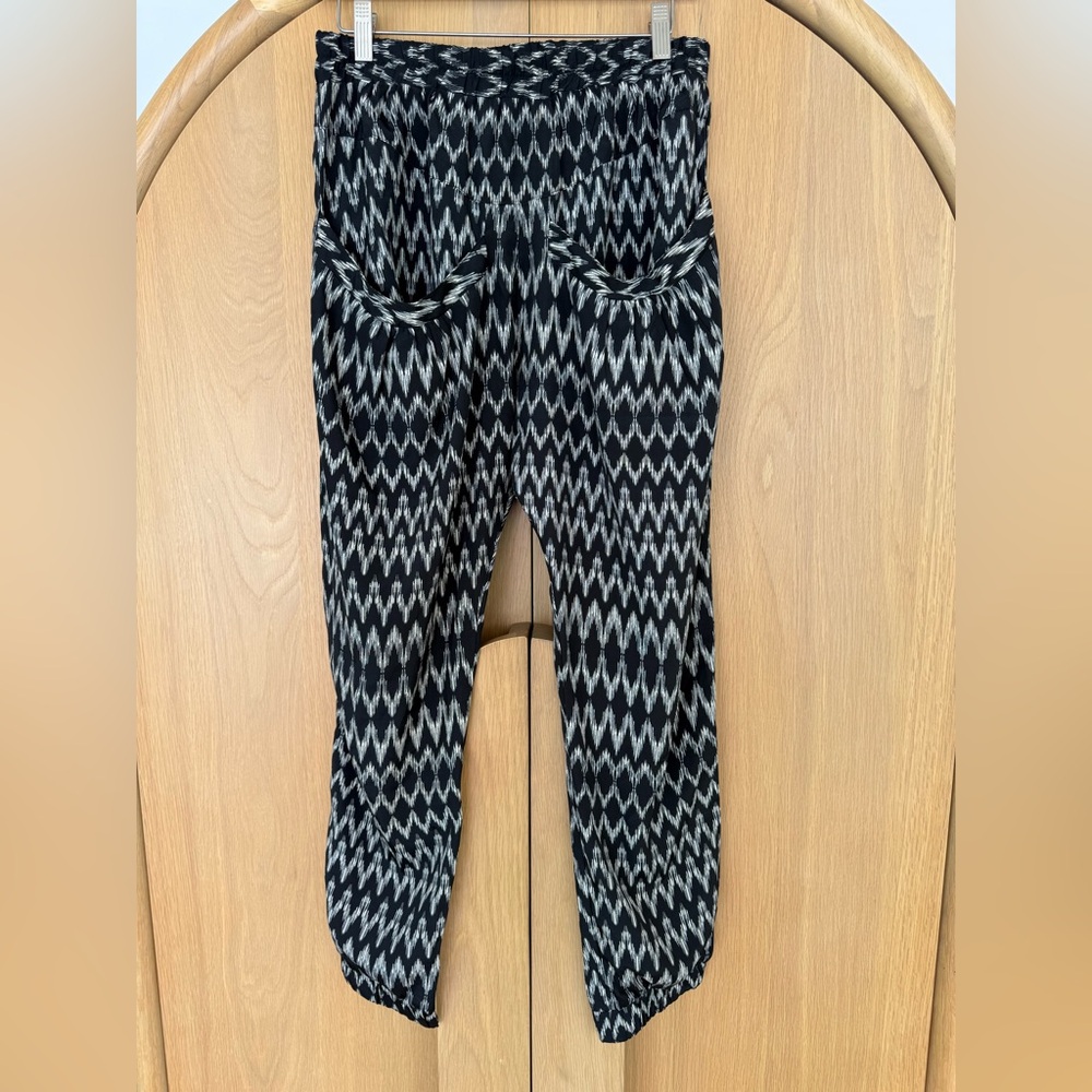 Flynn Skye Black + White Patterned Pants Size 3